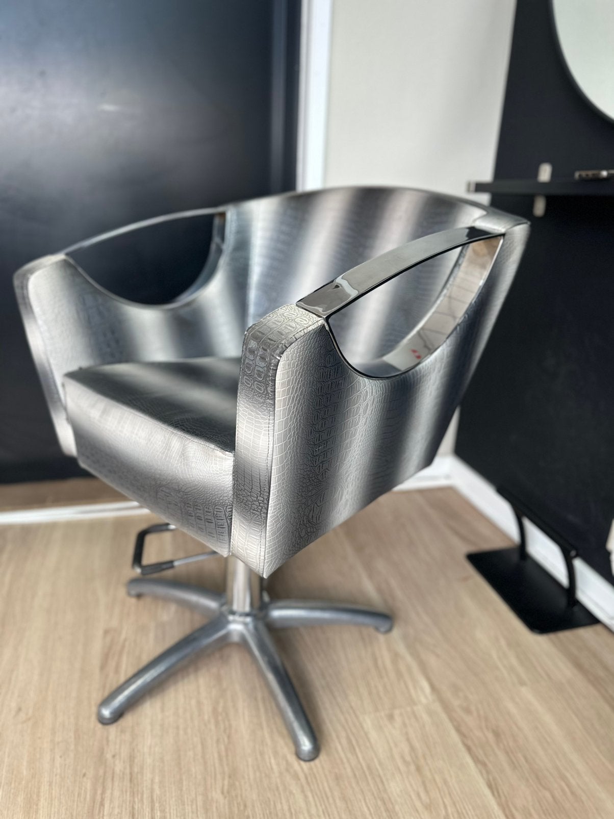 Kapsalon stoelen met grijze slangenprint, Ophalen, Overige materialen, Gebruikt, Twee