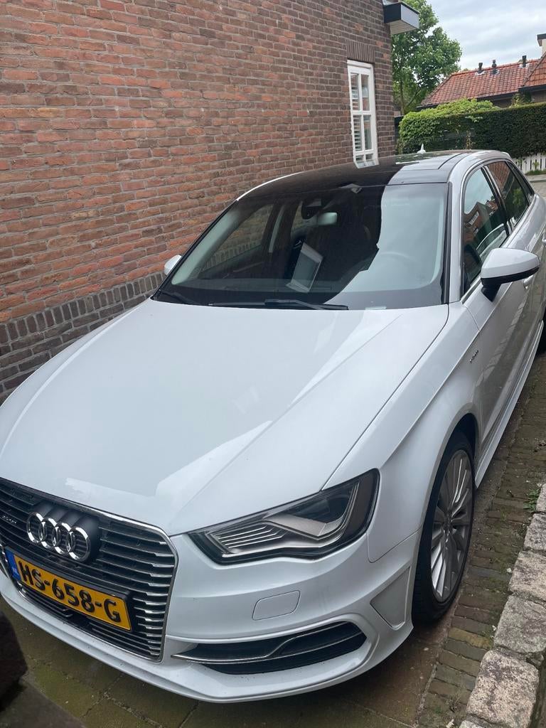 Audi A3 1.4 Tfsi 204pk E-tron Phev S Tronic 2015 Wit, Zwart, 4 cilinders, Leder en Stof, Wit