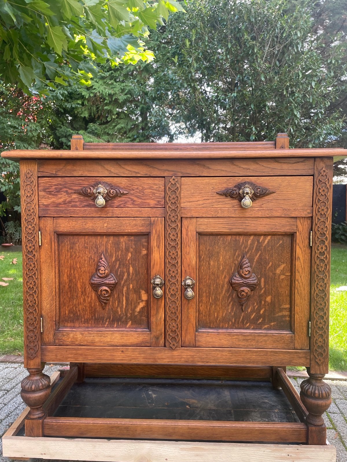 Puntgaaf opgeknapt antiek dressoir van eikenhout, Antiek en Kunst, Ophalen of Verzenden