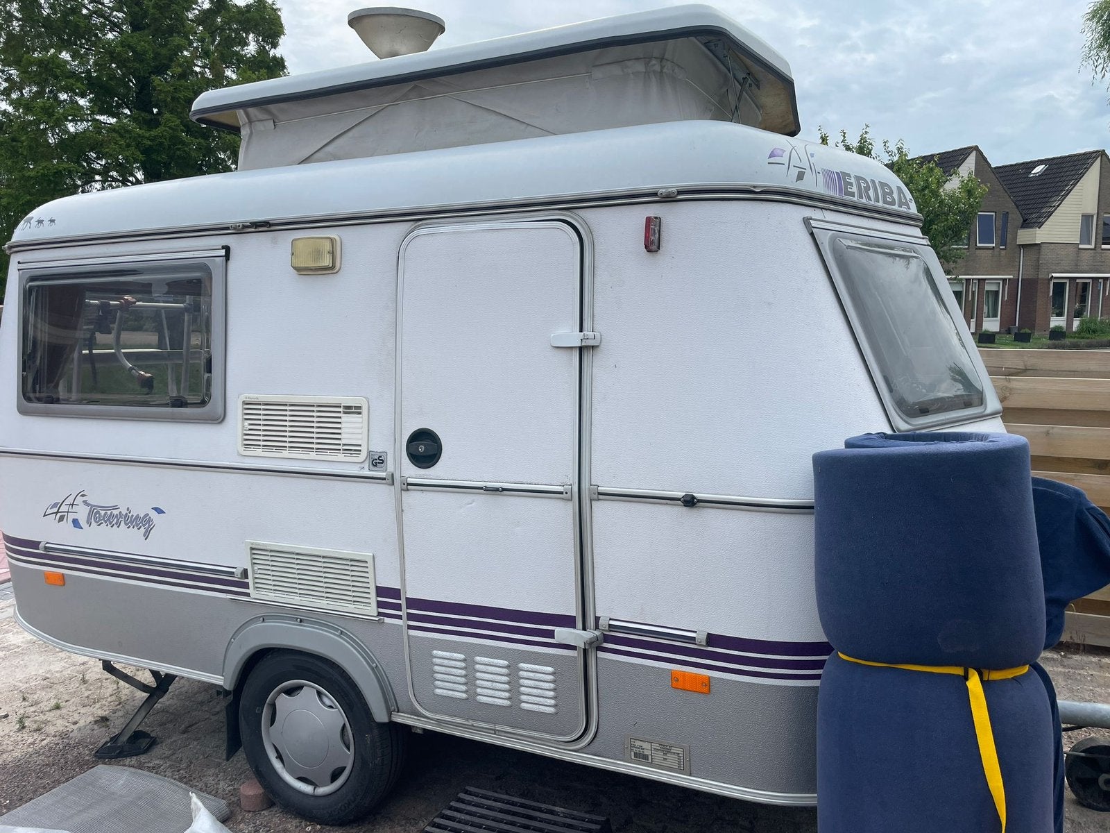 Eriba  Touring zeer netjes en compleet, Caravans en Kamperen, Caravans, Rondzit, Koelkast, Tot en met 2, 750 - 1000 kg