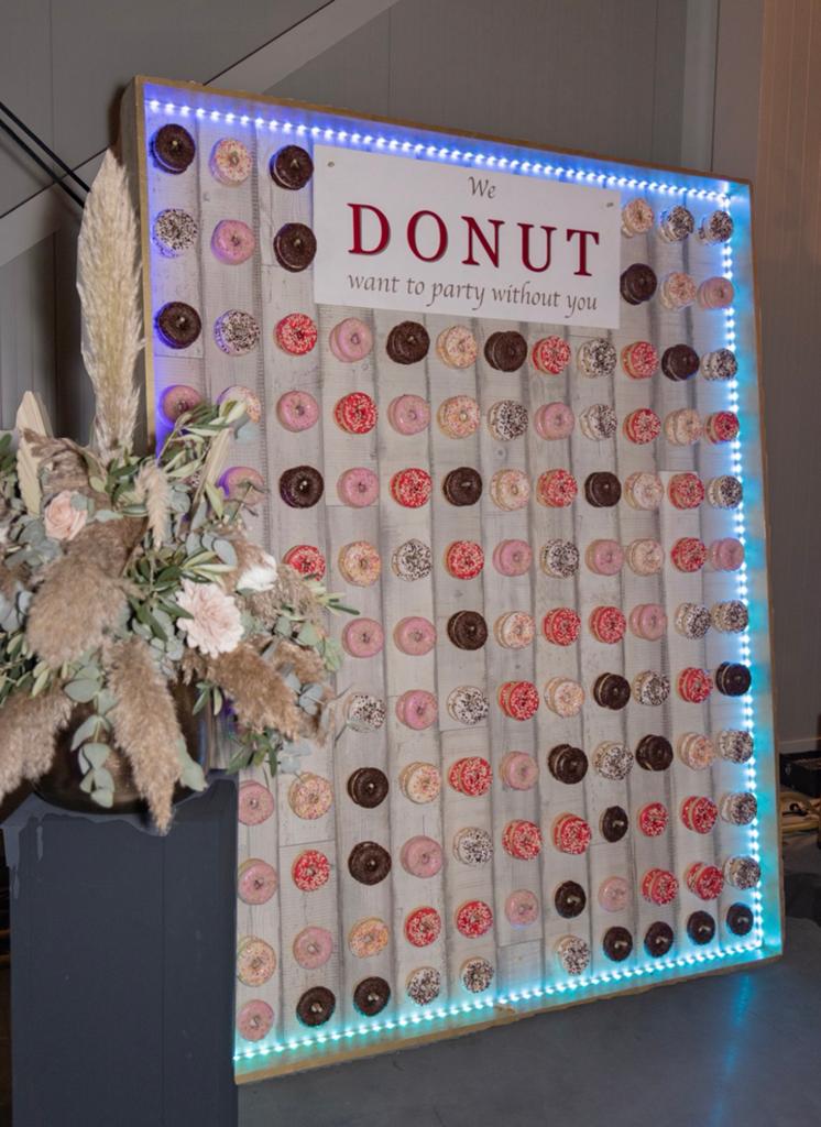 Donut wall - decoratie bruiloft, Ophalen of Verzenden, Zo goed als nieuw, Versiering, Geboorte of Huwelijk