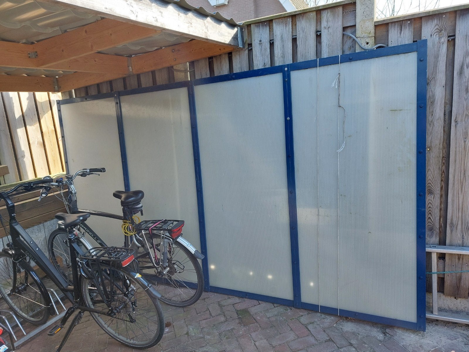 Blauwe schuttingdelen met kunststof platen, Kunststof, Ophalen of Verzenden, 3 tot 6 meter, 1 tot 2 meter