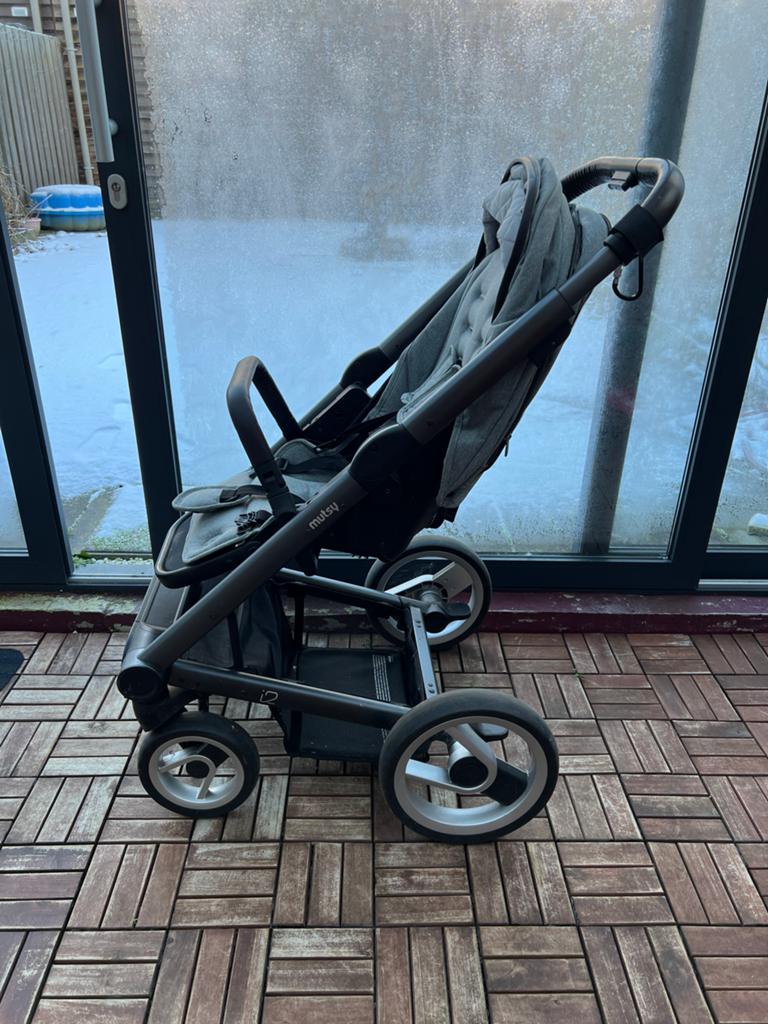 Mutsy I2  kinderwagen met reiswieg en paraplu, Kinderen en Baby's, Kinderwagens en Combinaties, Gebruikt, Met reiswieg, Mutsy