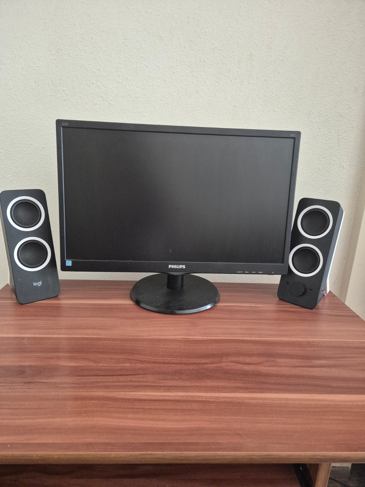 Philips 223V monitor met Logitech speakers, Computers en Software, Ophalen, Gebruikt, Philips