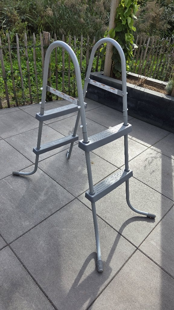 Bestway zwembadtrap | 84 cm | 2 x 2 treden | Grijs, Tuin en Terras, Ophalen, Gebruikt, Ladder