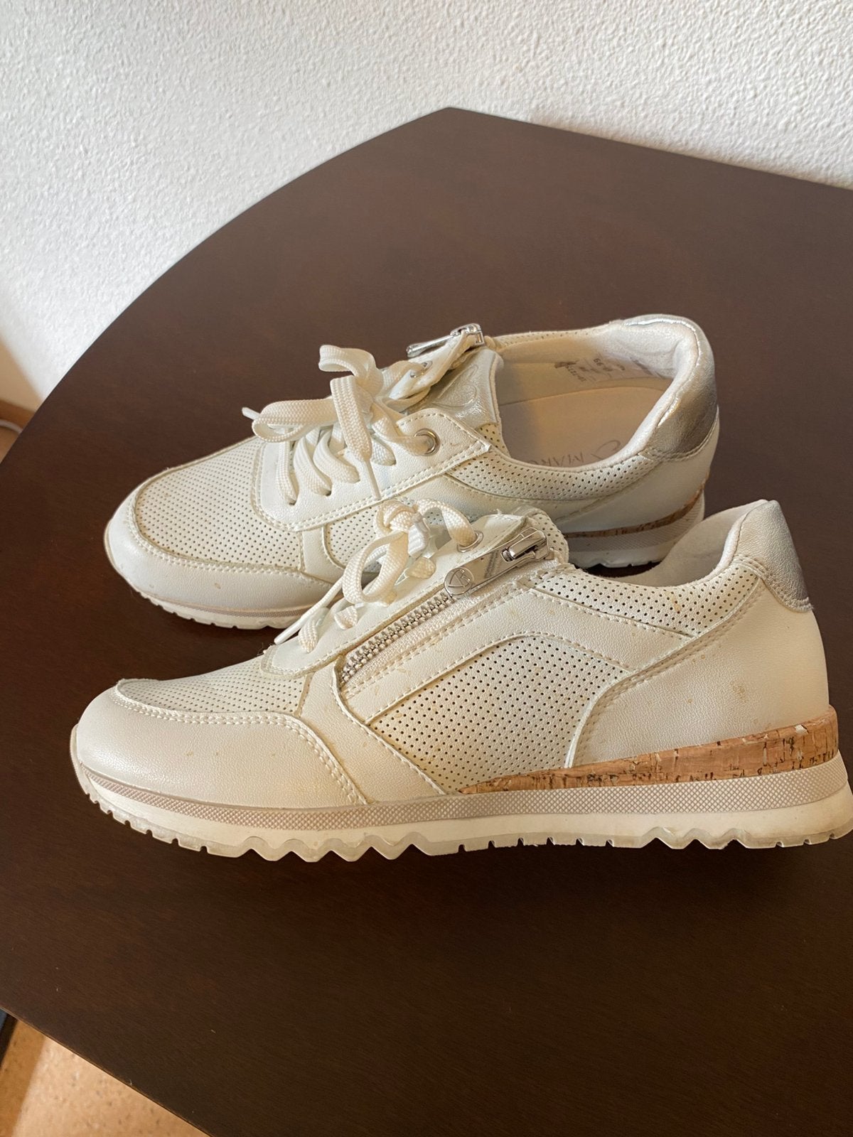 Witte Marco Tozzi 38, Wit, Ophalen of Verzenden, Sneakers of Gympen, Zo goed als nieuw