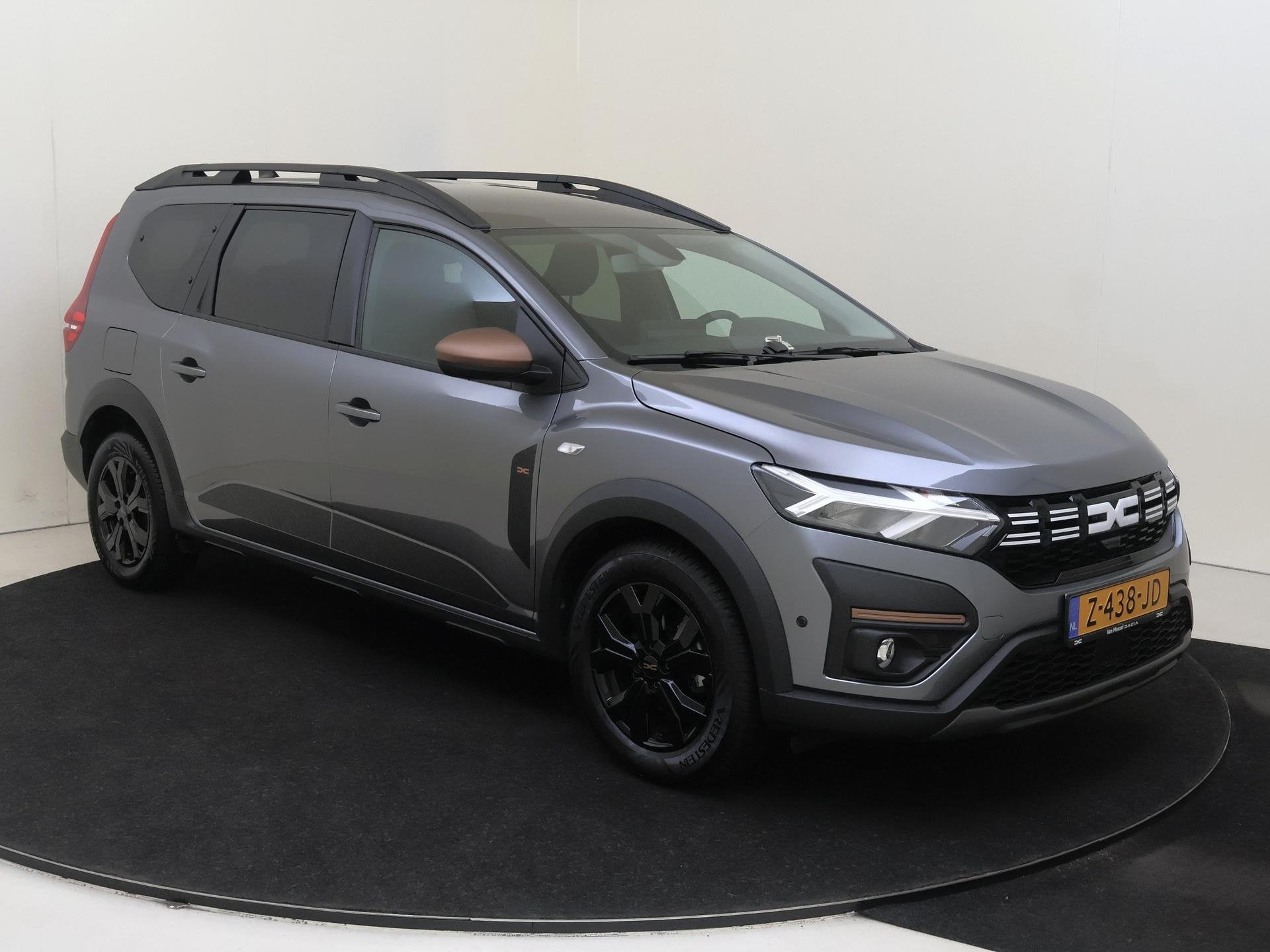 Dacia Jogger 1.0 TCe 110 Extreme 7p. | Camera | All-Season-b, Dealer onderhouden, Stof, Gebruikt, Euro 6