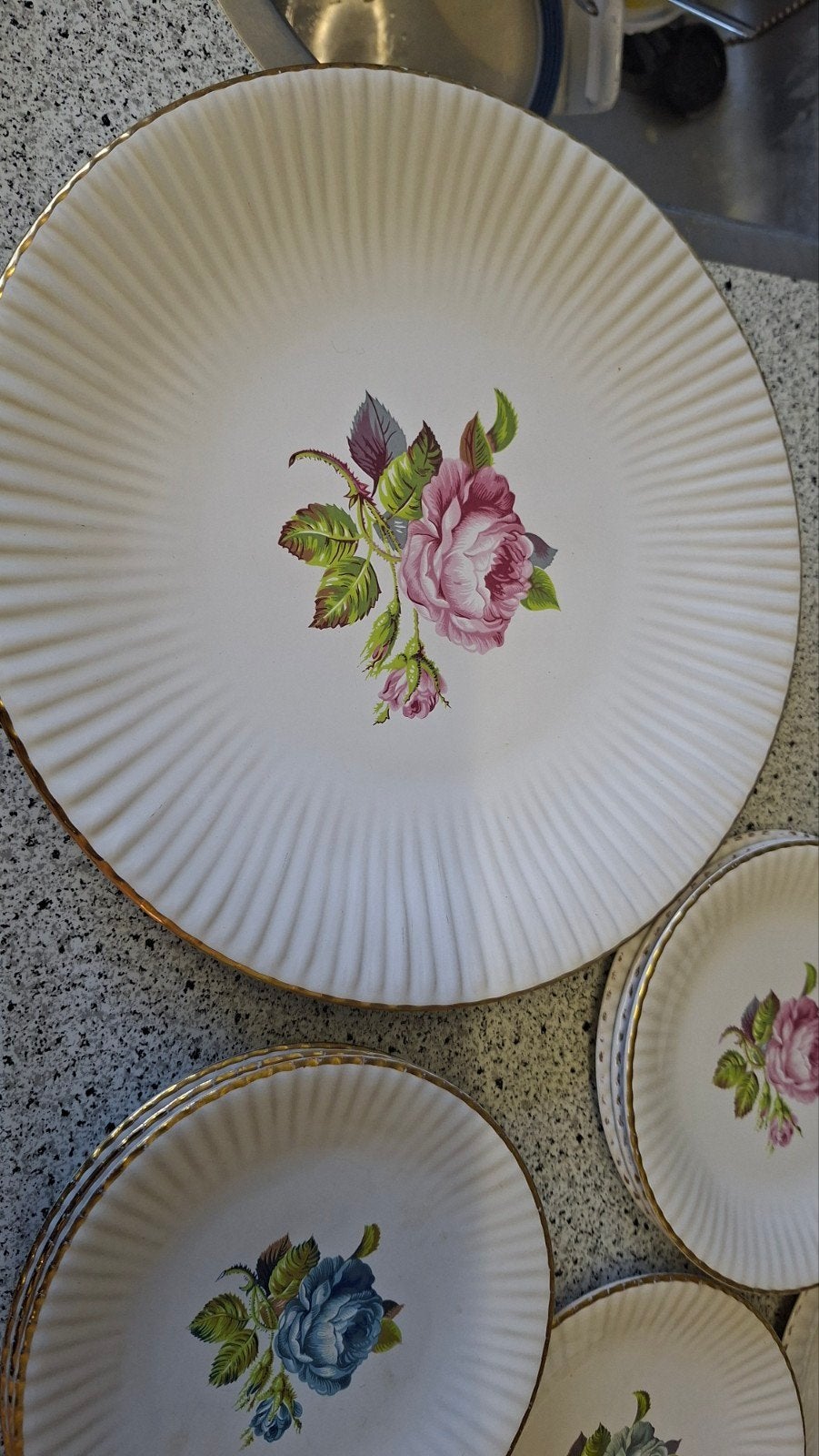 vintage Royal Gouda Porcelain 'Moosrose Bunt' gebaksset, Antiek en Kunst, Ophalen