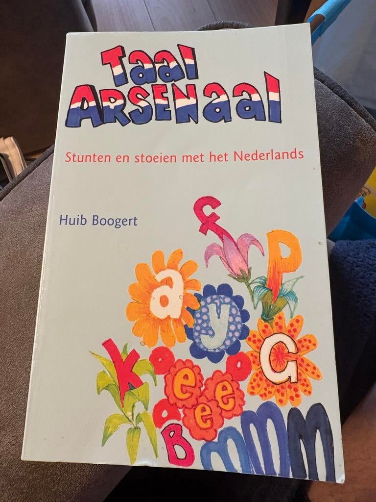 Taal Arsenaal - Stunten en stoeien met het Nederlands, Boeken, Ophalen of Verzenden, Gelezen, Non-fictie