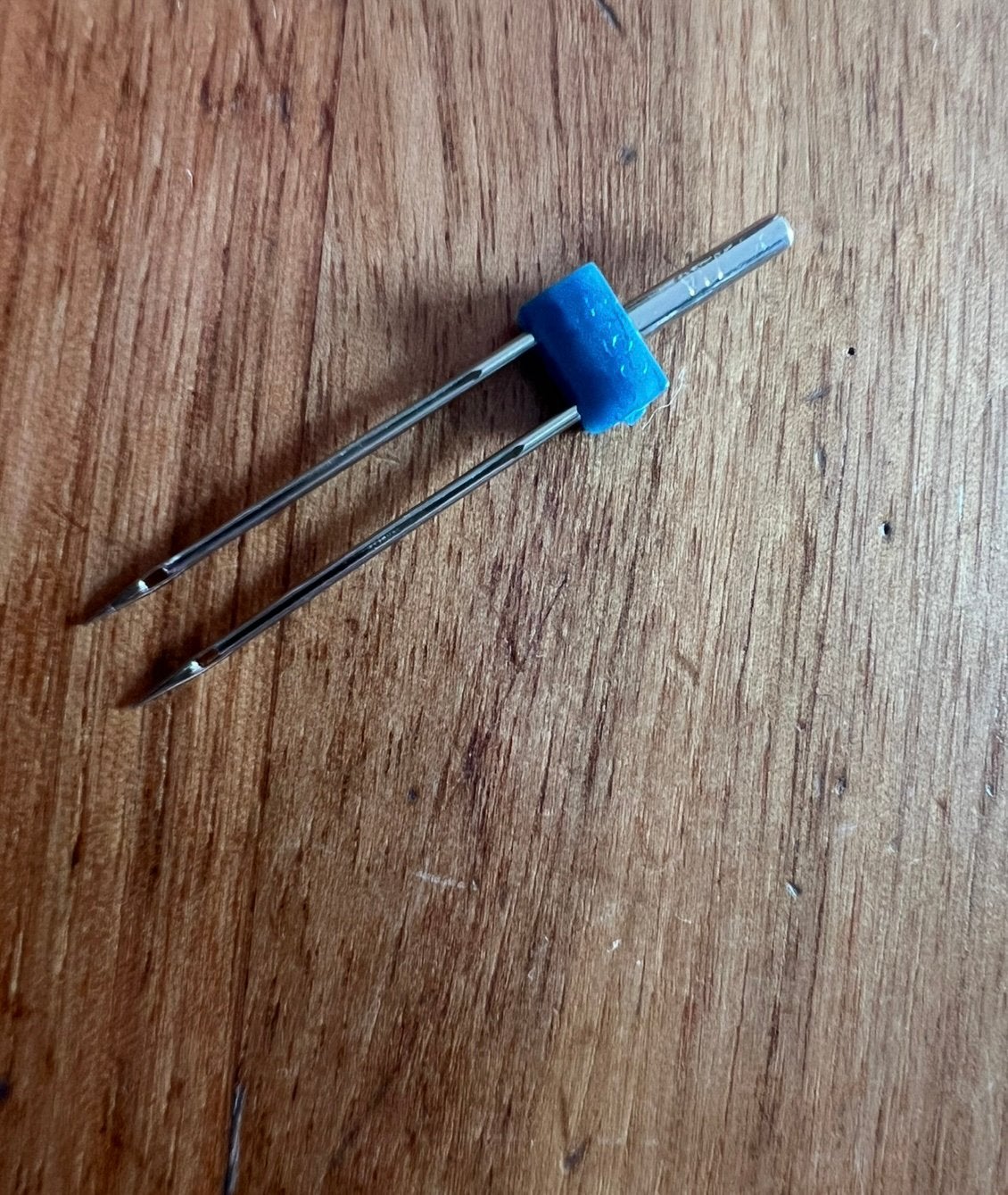 2 Nieuwe Tweelingnaalden 4mm voor Naaimachine, Ophalen of Verzenden, Nieuw
