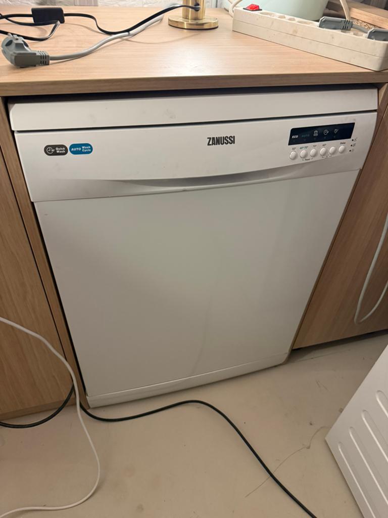 Zanussi vaarwasser, Witgoed en Apparatuur, Vaatwasmachines, Ophalen, Zo goed als nieuw, Inbouw, Minder dan 85 cm