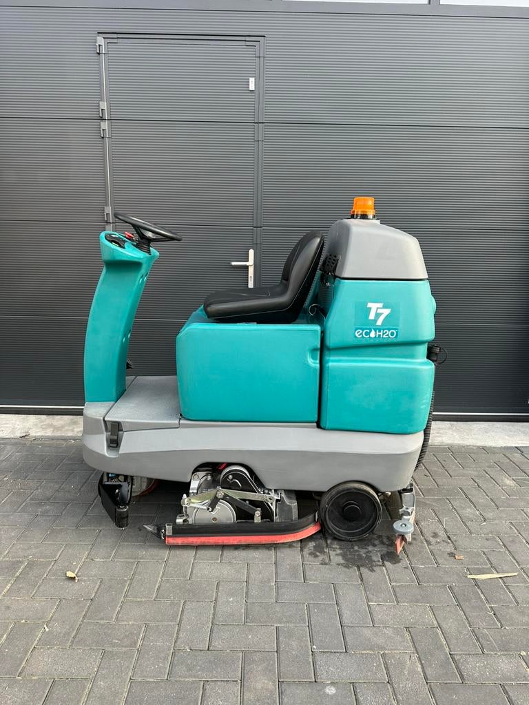 Tennant T7 Schrobmachine, Ophalen, Bezem of Borstel