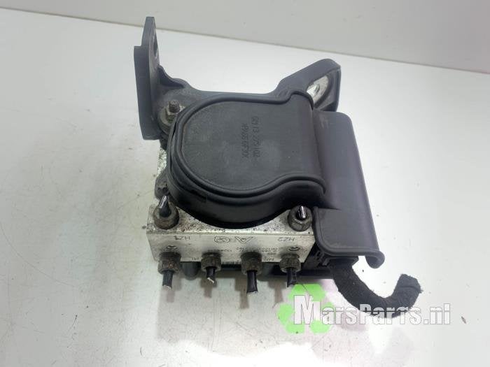 ABS Pomp van een Opel Corsa