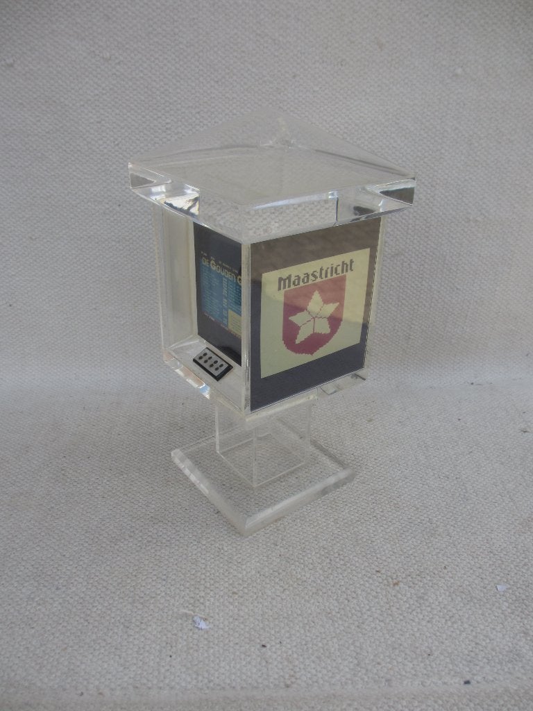DESIGN Wereldprimeur uit Maastricht [ 23 april 1987]