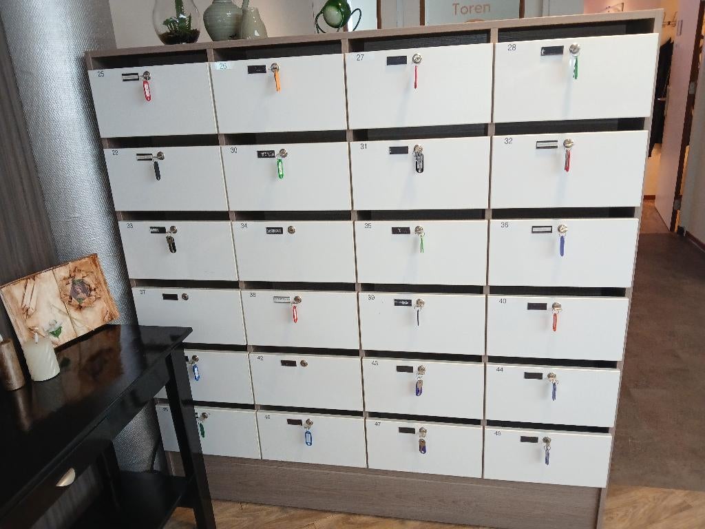Postkast brievenkast, Ophalen, Zo goed als nieuw, Hout