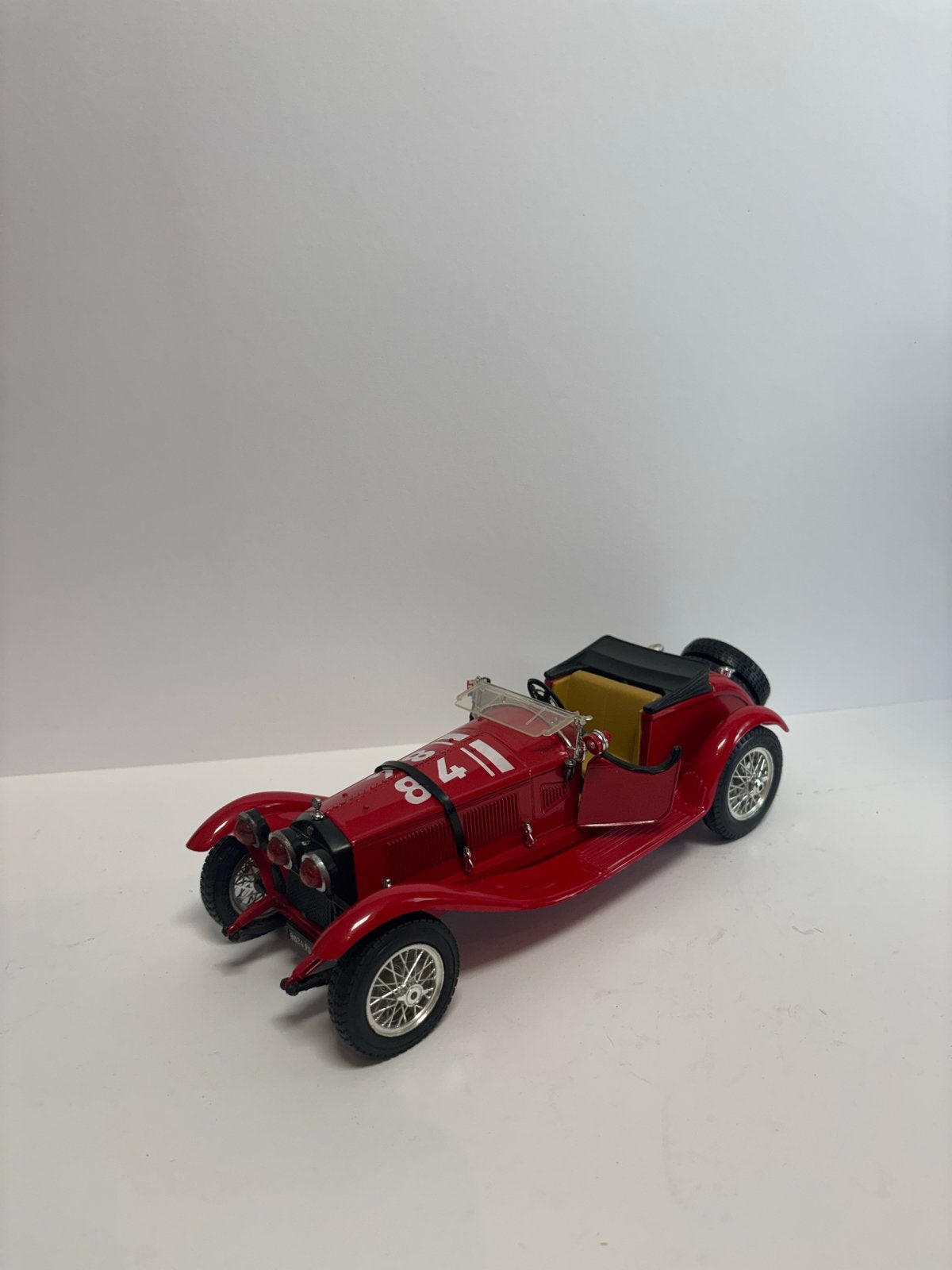 Alfa Romeo 8C 2300 Monza 1932 schaalmodel rood, Ophalen of Verzenden, Zo goed als nieuw, Auto