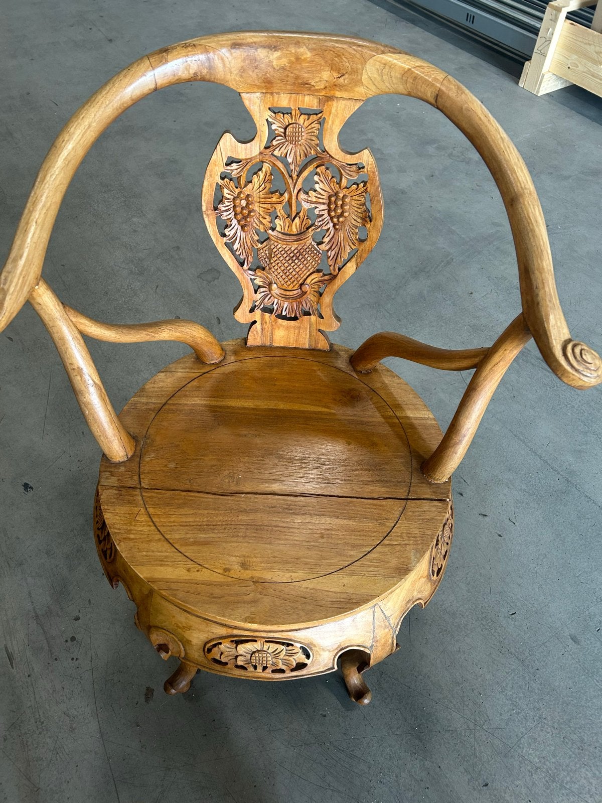 Unieke handgesneden houten tafel met 4 stoelen, Ophalen
