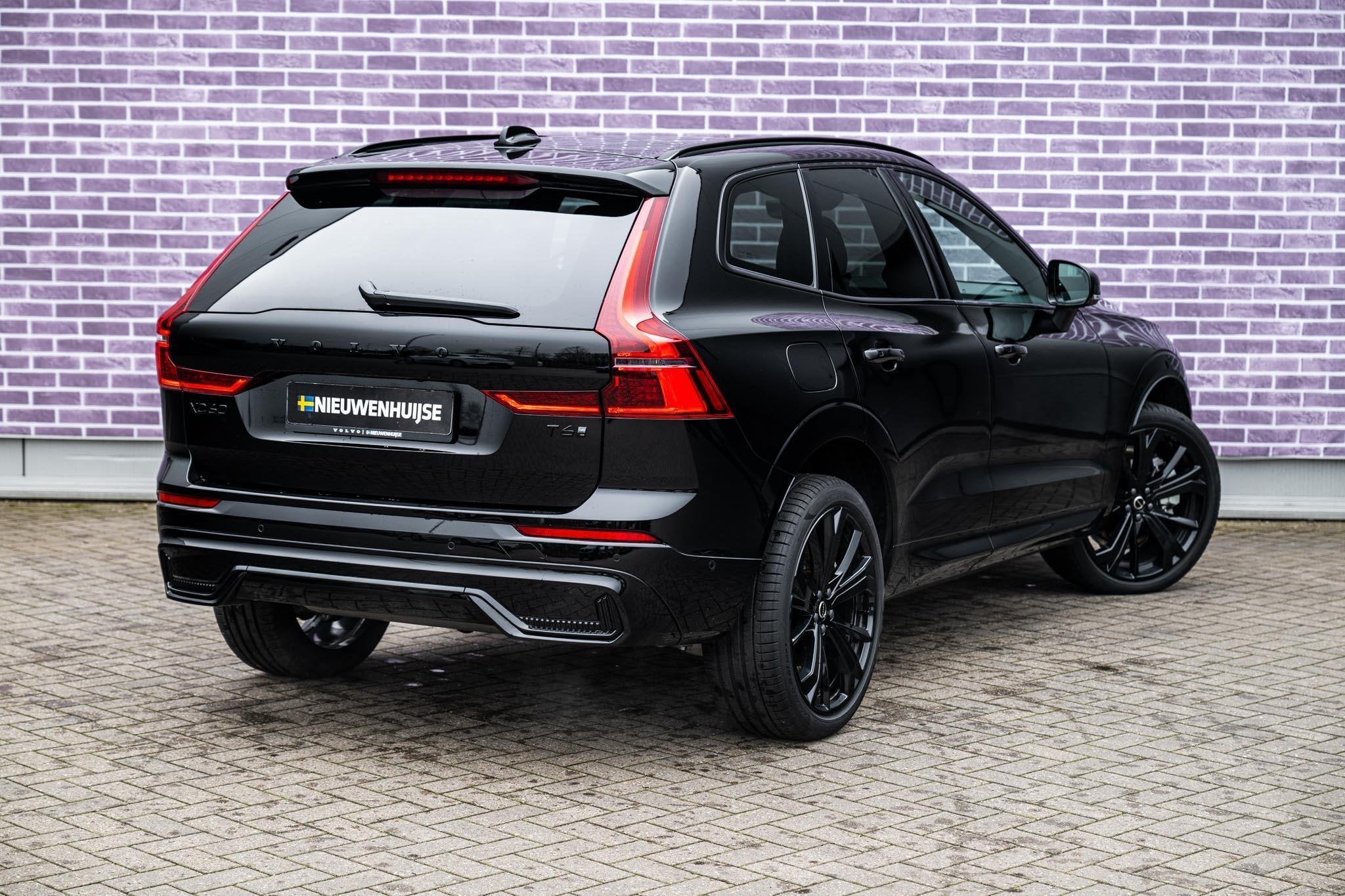 Volvo XC60 2.0 T6 Plug-in Hybrid AWD Ultra Black Edition | P, Gebruikt, Euro 6, 4 cilinders, Zwart