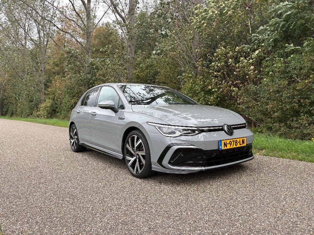Volkswagen Golf 1.5 eTSI R-Line DSG | Trekhaak | Camera, Auto's, Dealer onderhouden, 1498 cc, 680 kg, 4 cilinders