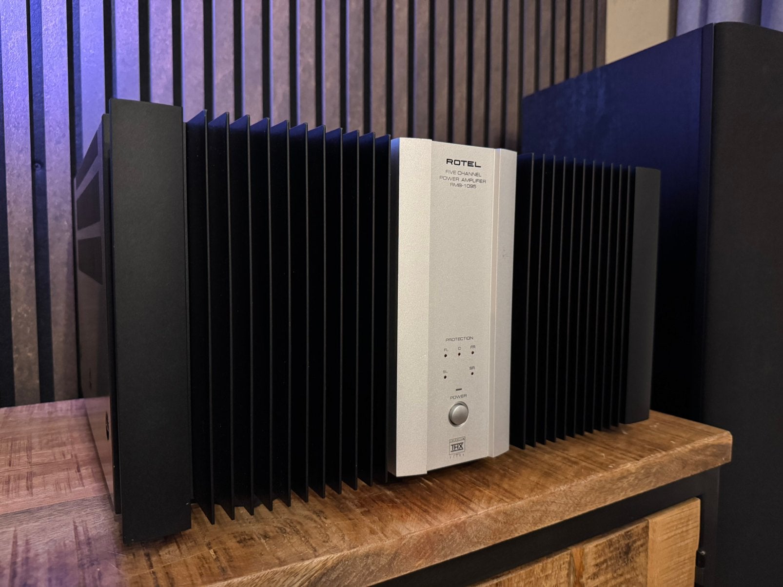 Mooie Rotel RMB-1095 Eindversterker - 5x200W, Overige merken, Ophalen of Verzenden, Zo goed als nieuw, /