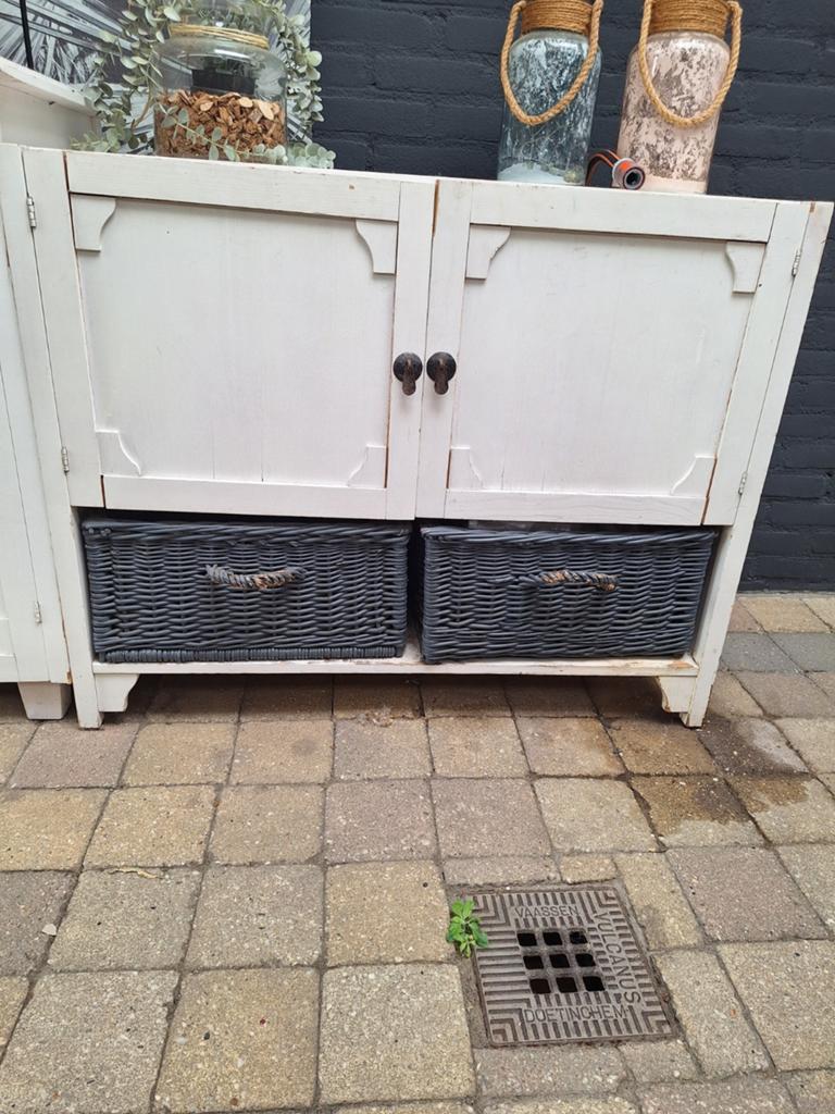 GRATIS Wit houten kastjes met opbergmanden, Ophalen of Verzenden, Gebruikt