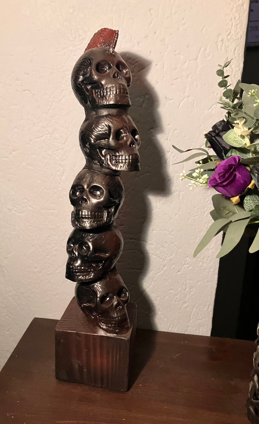 Skull Totem – unieke handgemaakte sculptuur – 5 schedels, Ophalen, Gips, Totempaal