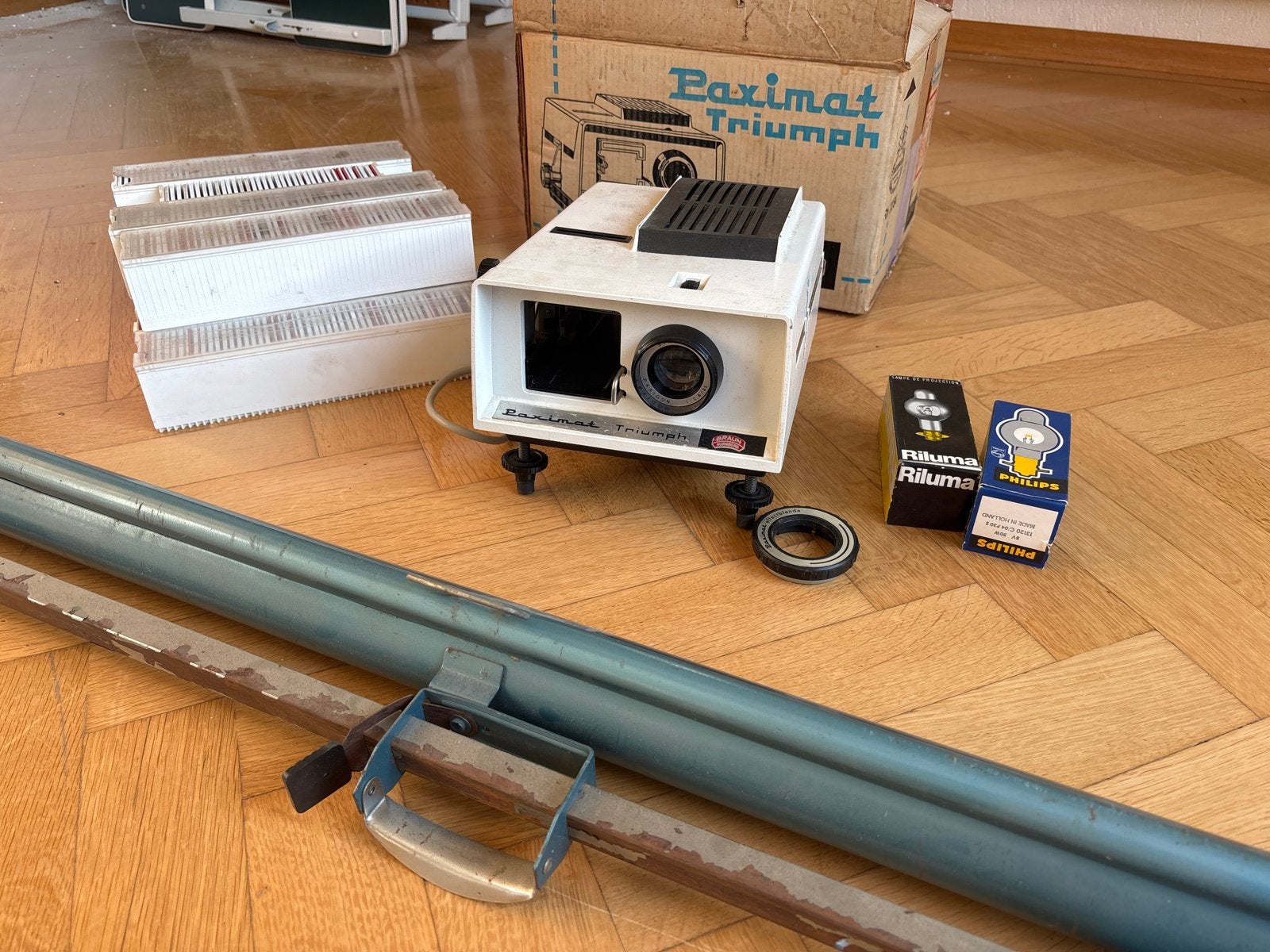 Paximat Triumph diaprojector met scherm en dia's, Ophalen, Gebruikt, Met scherm