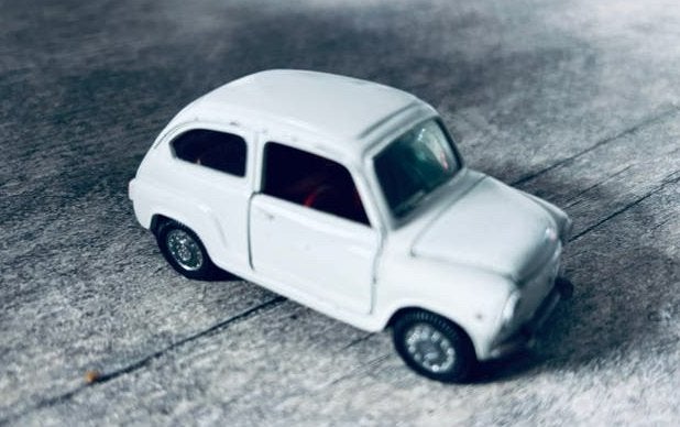 Seat / Fiat 600, Pilen 1:43, Hobby en Vrije tijd, Modelauto's | 1:43, Ophalen, Zo goed als nieuw, Auto, Overige merken