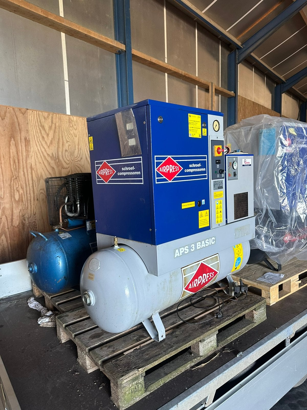 Airpress APS3 basic combidry Schroefcompressor met droger, Doe-het-zelf en Verbouw, 100 liter of meer, Ophalen of Verzenden, Zo goed als nieuw