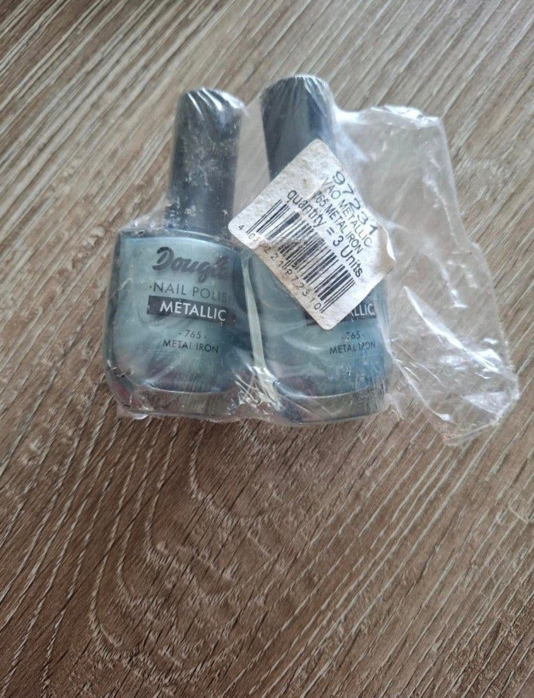 2 nieuwe Douglas Nail Polisch Metallic 765 (advr 147 ), Blauw, Nieuw, Ophalen of Verzenden, Handen en Nagels