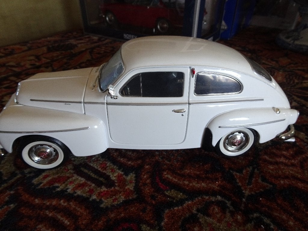 MOOIE VOLVO P4 544 WIT   REVELL 1;18 ZONDER DOOS, Hobby en Vrije tijd, Modelauto's | 1:18, Ophalen of Verzenden, Zo goed als nieuw