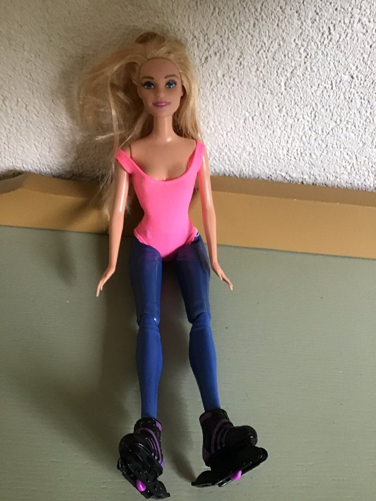 Mattel Barbiepop op rolschaatsen, Ophalen of Verzenden, Zo goed als nieuw, Barbie