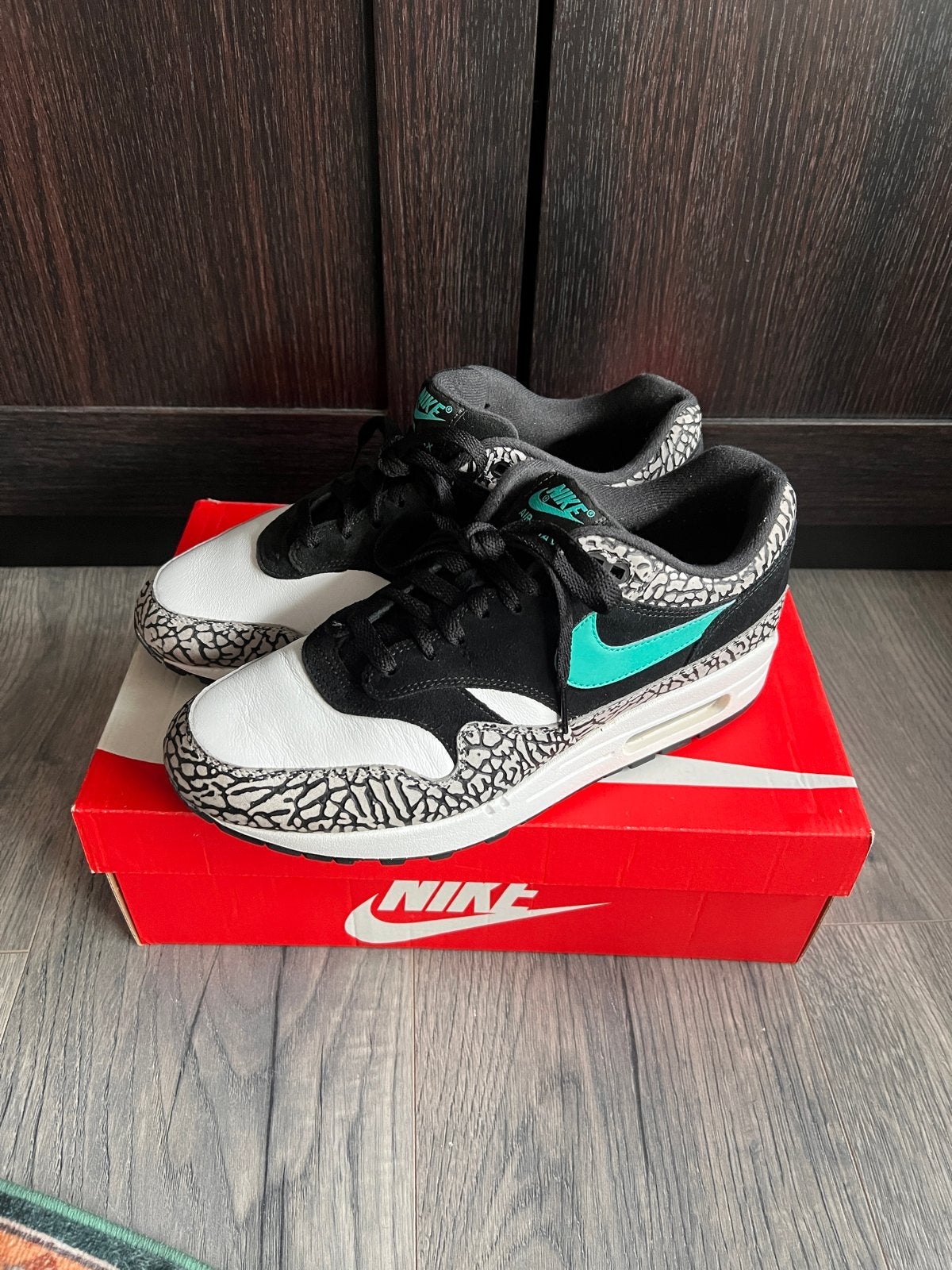 Nike Air Max 1 Elephant (2017)  43, Kleding | Heren, Schoenen, Ophalen of Verzenden, Zo goed als nieuw, Zwart, Sneakers of Gympen
