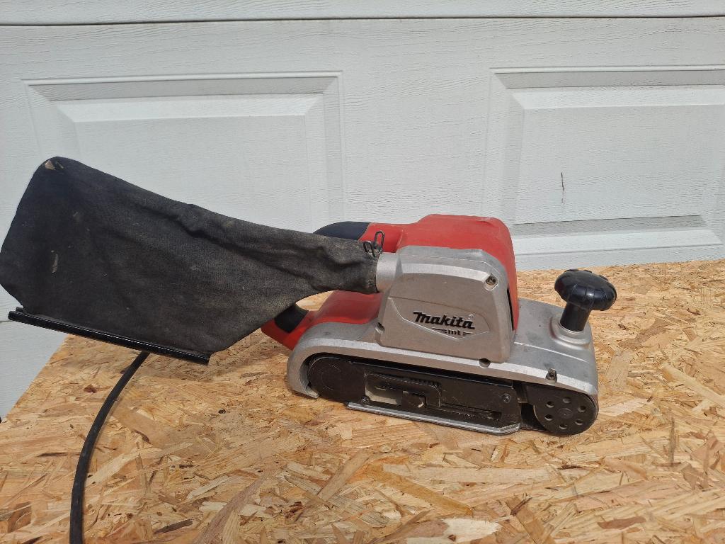 Makita M9400 | Bandschuurmachine | 610x100mm | 230V, Ophalen of Verzenden, Gebruikt, 600 tot 1200 watt, Bandschuurmachine