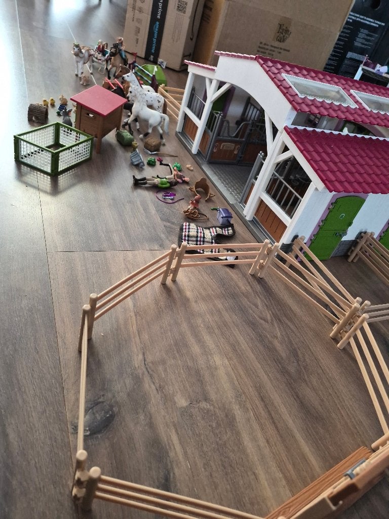 Schleich horse club manege met extra sets, Ophalen of Verzenden, Zo goed als nieuw