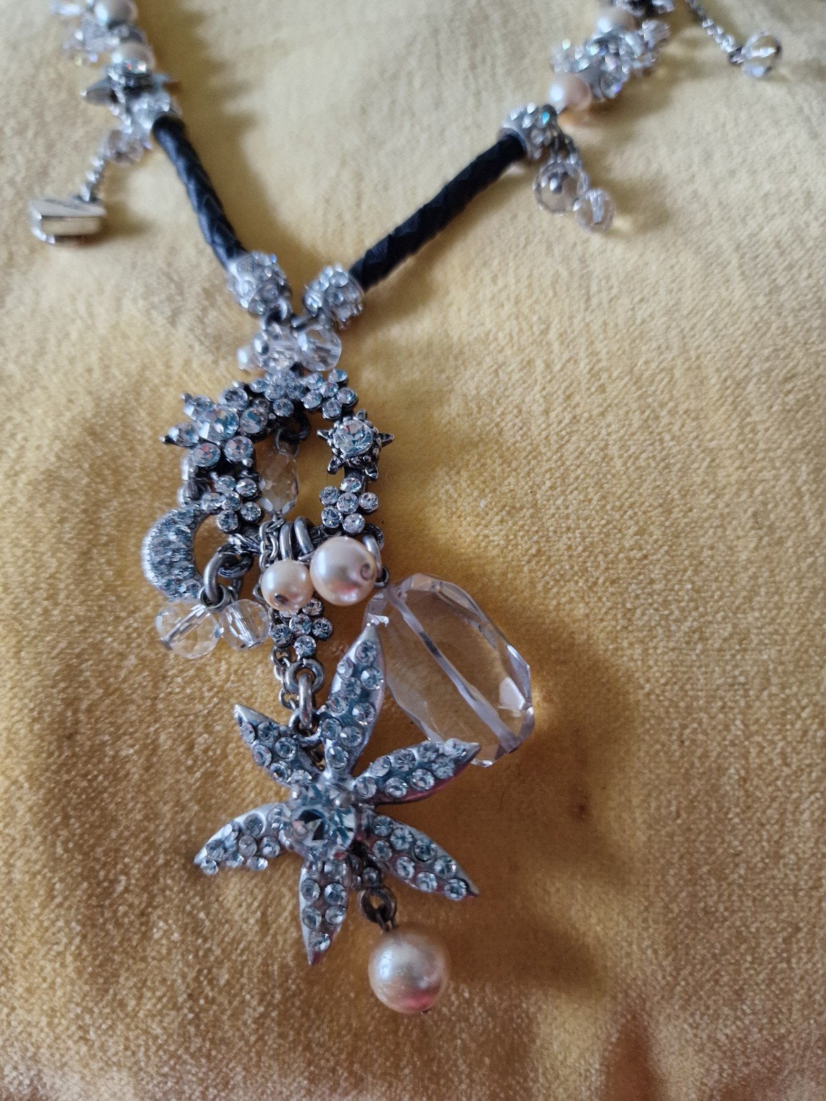 Otazu ketting strass en kristal, Ophalen, Overige materialen, Zwart, Zo goed als nieuw