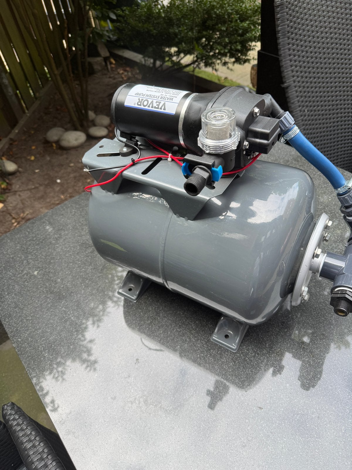 Nieuwe hydrofoor 12 v pomp, Minder dan 25 liter, Ophalen of Verzenden, Zo goed als nieuw, Minder dan 200 liter/min