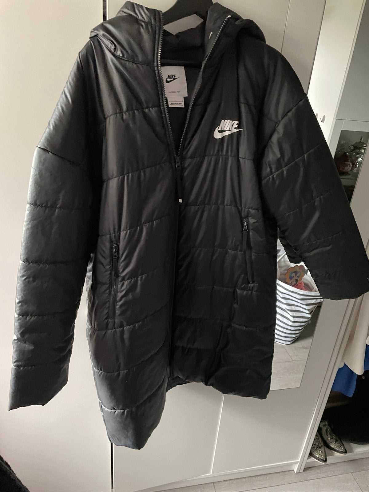 Zgan originele dames nike winterjas, Ophalen of Verzenden, Zo goed als nieuw, Maat 42/44 (L), Zwart