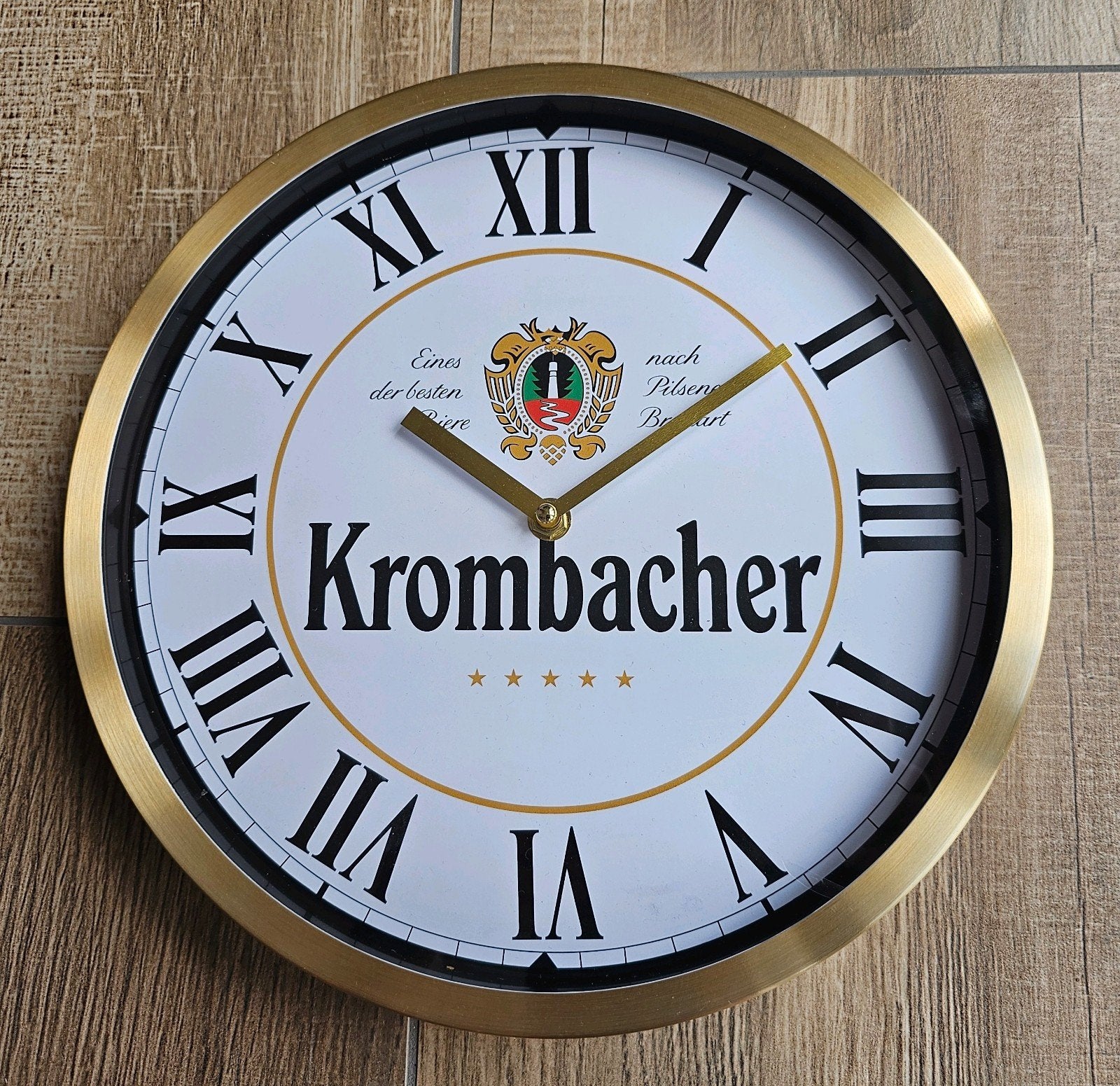 Klok KROMBACHER
Rond Ø30CM, Verzamelen, Ophalen of Verzenden, Nieuw, Reclamebord, Plaat of Schild, Overige merken