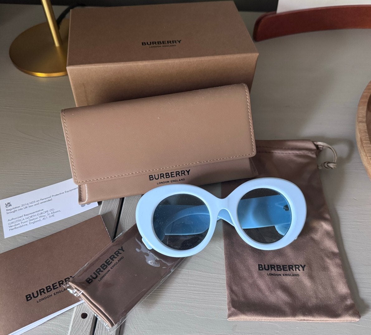 Nieuwe Burberry zonnebril - stijlvol en blauw, Overige merken, Zonnebril, Blauw, Nieuw