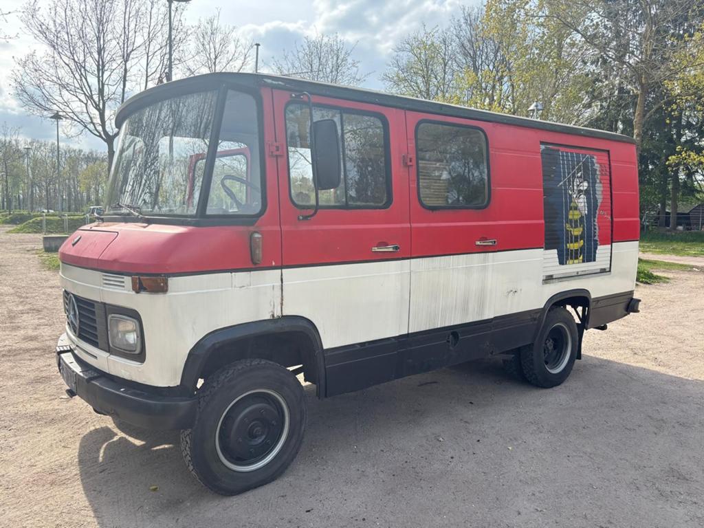 Mercedes-Benz Mercedes 1968 Rood, Auto's, Mercedes-Benz, Origineel Nederlands, Stationwagon, LPG, 85 pk