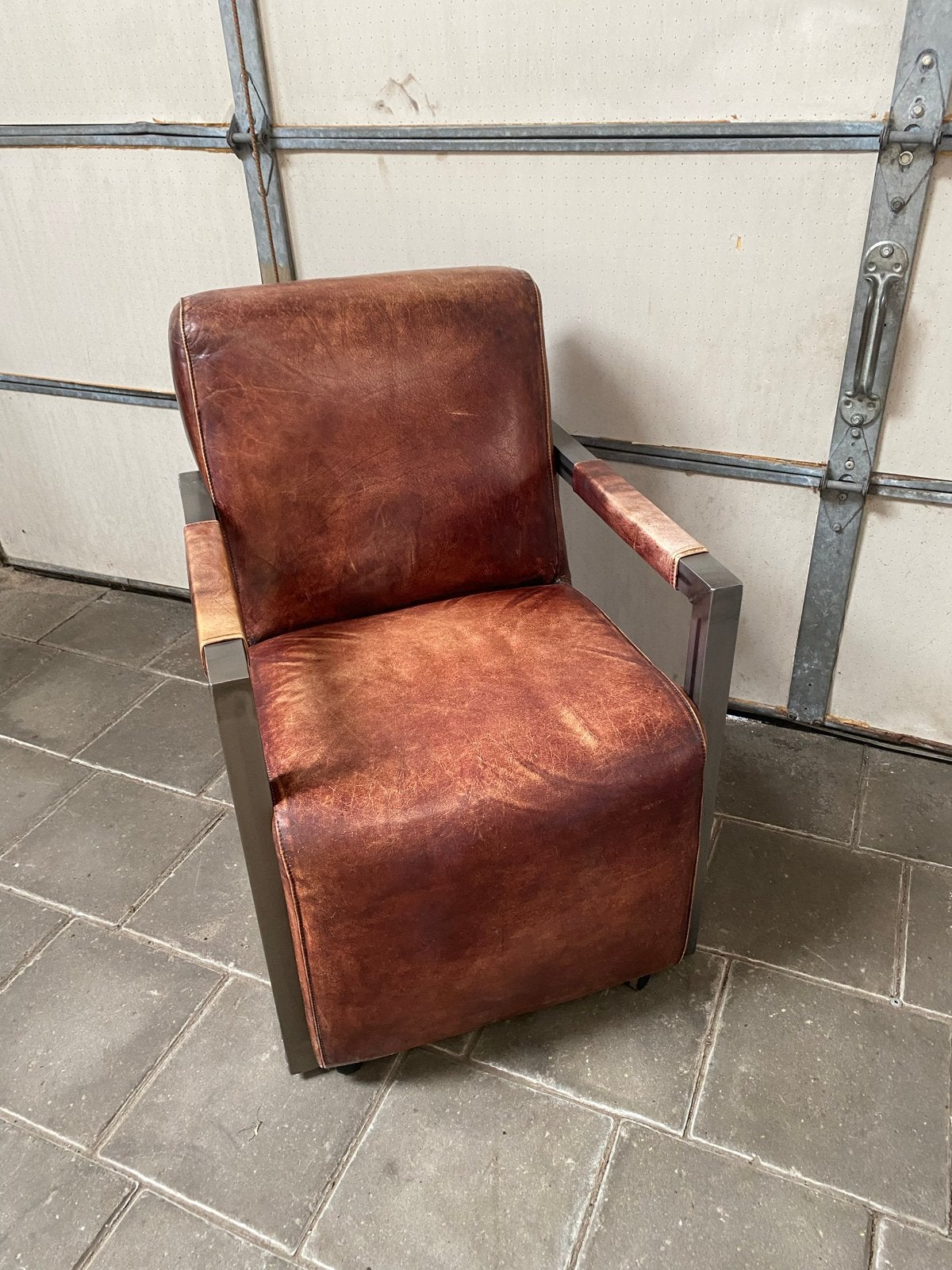 Leren fauteuil met metalen frame, Huis en Inrichting, Ophalen, Gebruikt, 50 tot 75 cm, Leer