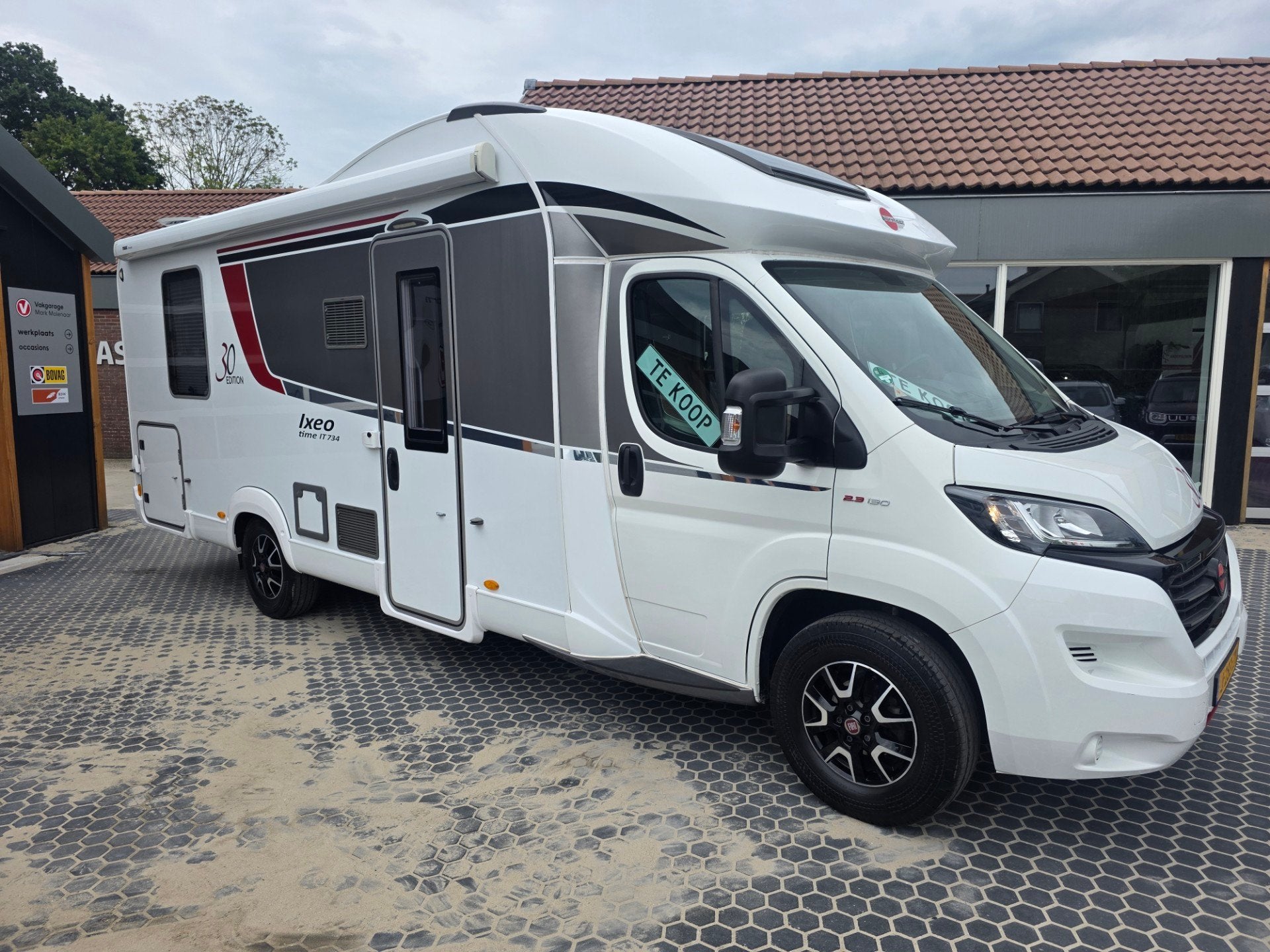 Burstner BT7342 Plaatje!zeer weinig km!30 edition,IXEO time, Caravans en Kamperen, Campers, Airbags, Bedrijf, Bürstner, Navigatie
