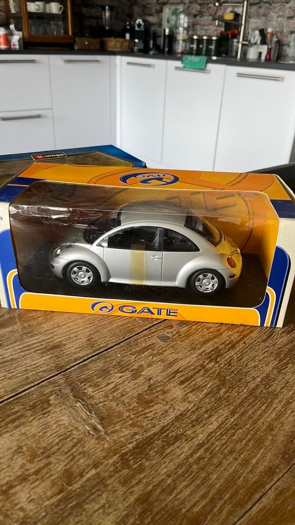 Volkswagen New Beetle zilver 1/18 Gate, Hobby en Vrije tijd, Modelauto's | 1:18, Ophalen of Verzenden, Nieuw, Overige merken