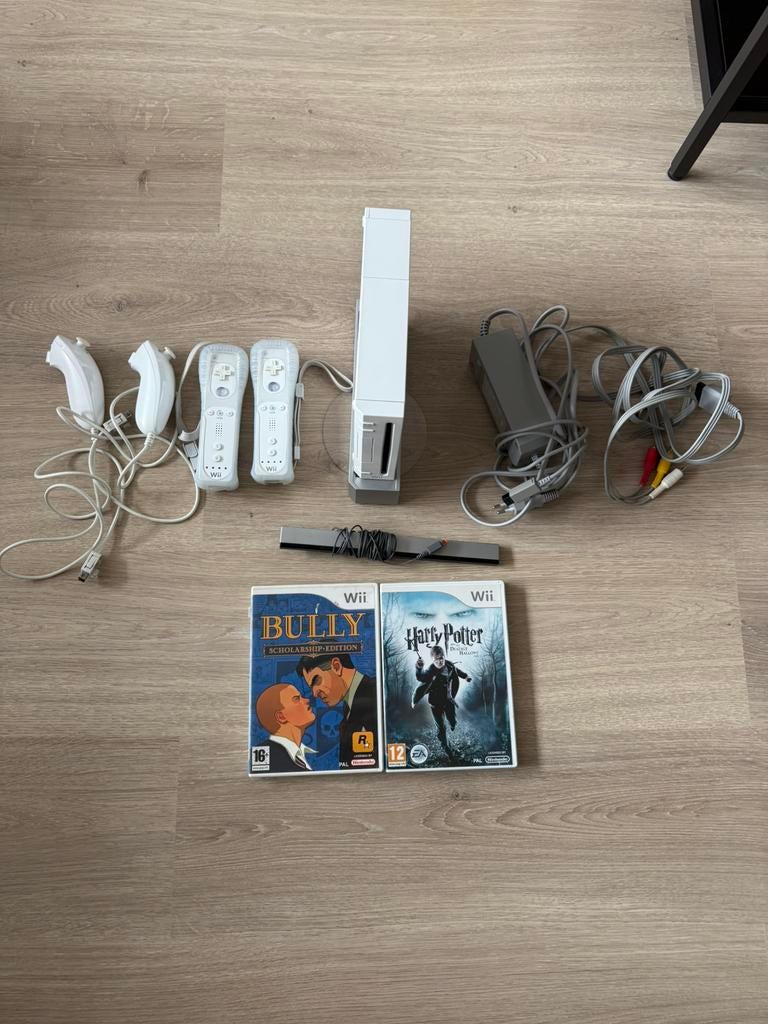 Nintendo Wii set!, Spelcomputers en Games, Spelcomputers | Nintendo Wii, Ophalen of Verzenden, Zo goed als nieuw, Met 2 controllers