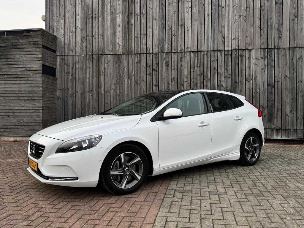 Volvo V40 1.5 T2 122PK Geartronic 2016 Wit, Auto's, 1498 cc, 4 cilinders, 700 kg, Origineel Nederlands