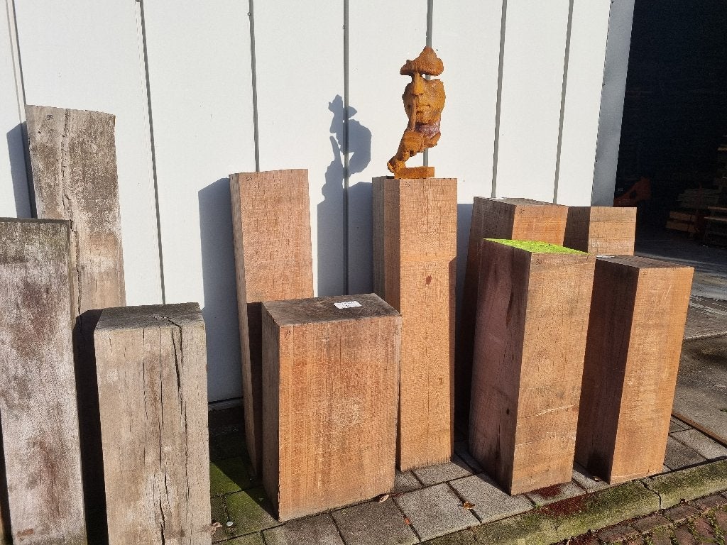 Heeft u een beeld ? wij hebben de sokkel !
