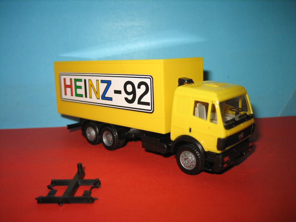 Bakwagen  Heinz-92  MERCEDES   Herpa, Hobby en Vrije tijd, Modelauto's | 1:87, Ophalen of Verzenden, Nieuw, Bus of Vrachtwagen