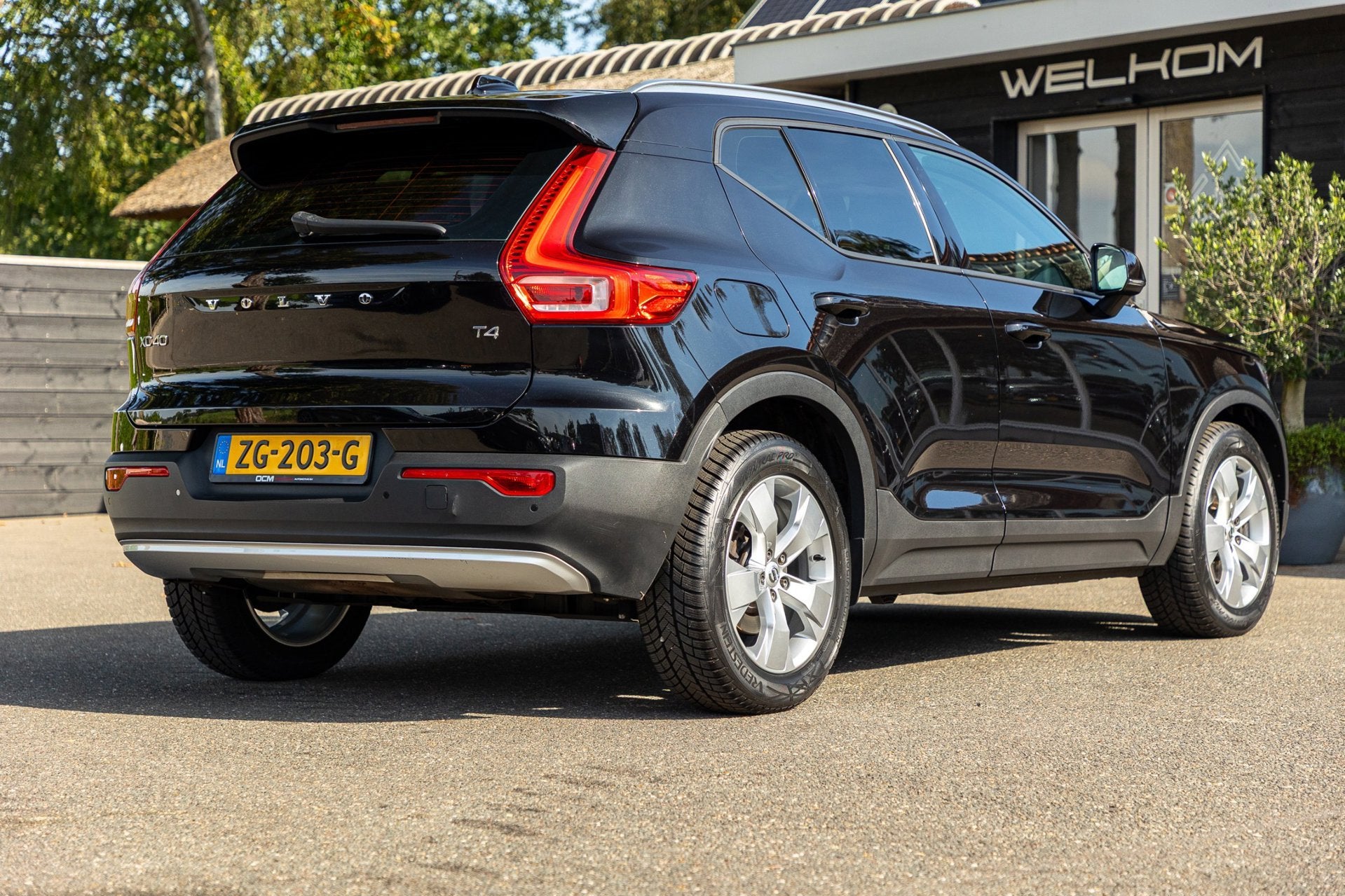 Volvo XC40 2.0 T4 Momentum Pro I Camera I apple android I ze, Auto's, 1969 cc, Zwart, Origineel Nederlands, Bedrijf