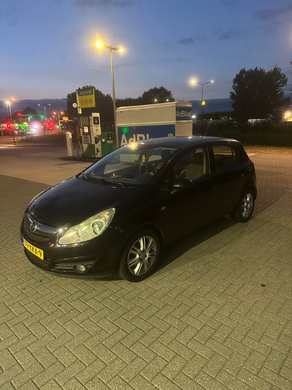 Opel Corsa 1.2 16V 5D 2010 Zwart, Auto's, Voorwielaandrijving, 4 cilinders, 1229 cc, Origineel Nederlands